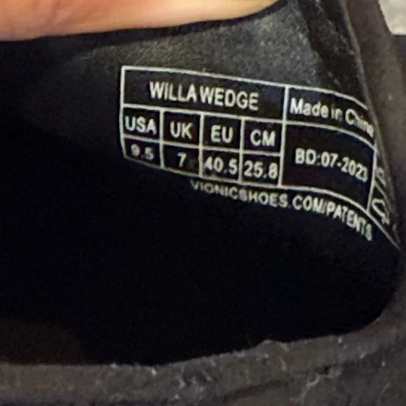VIONIC Willa Water repellant black wedges- Size 9.5 - Picture 8 of 8